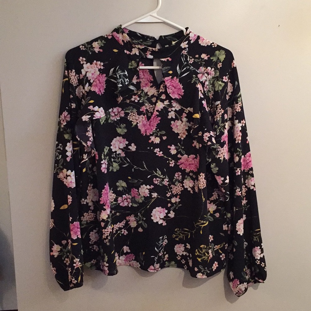 Floral and flowy key hole top